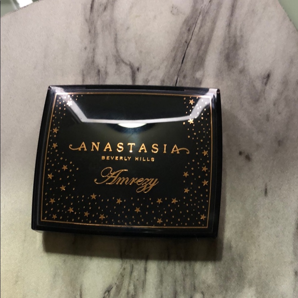 Anastasia Beverly Hills Amrezy Highlighter